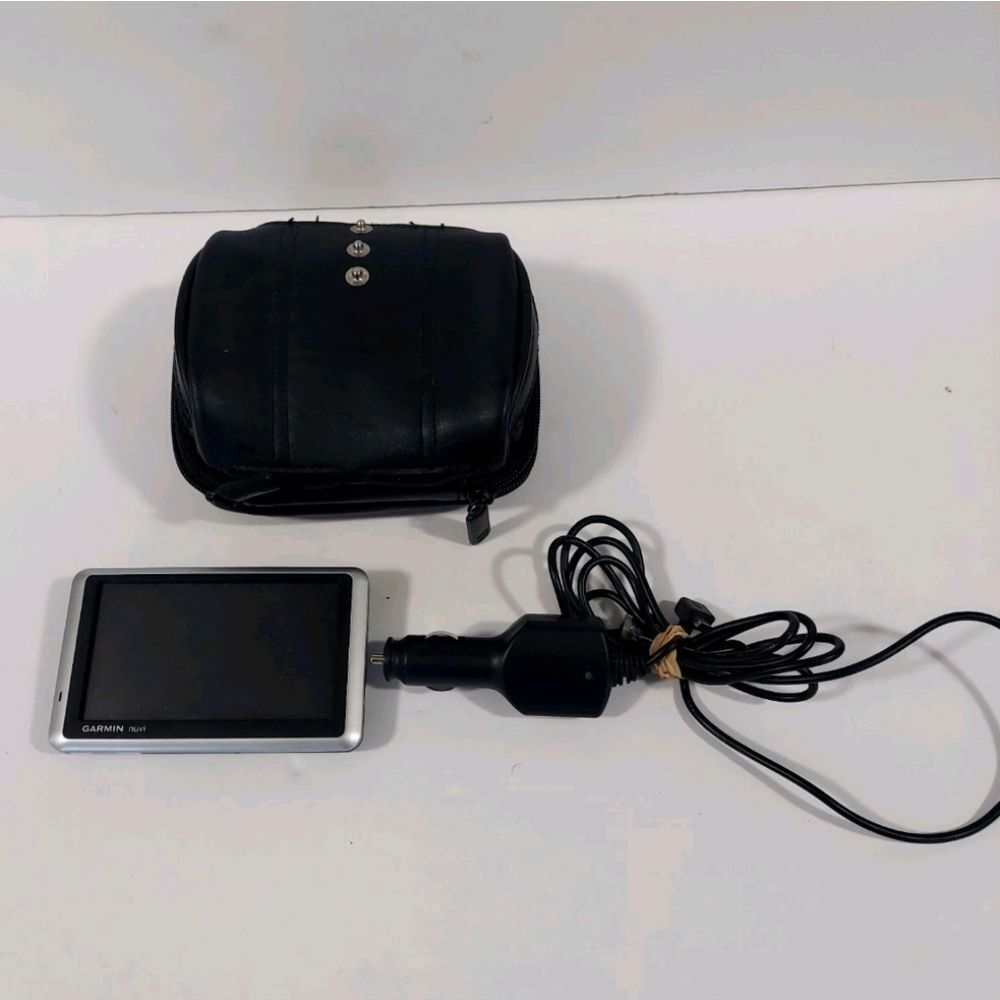 Garmin Nuvi 1300 GPS Slim Driving Navigator Maps 3.4" Touchscreen Case & Charger